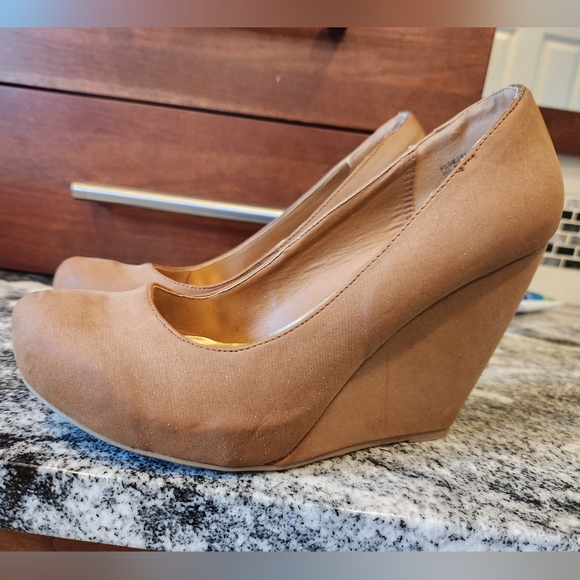 Shoes - Picture 2 of 4